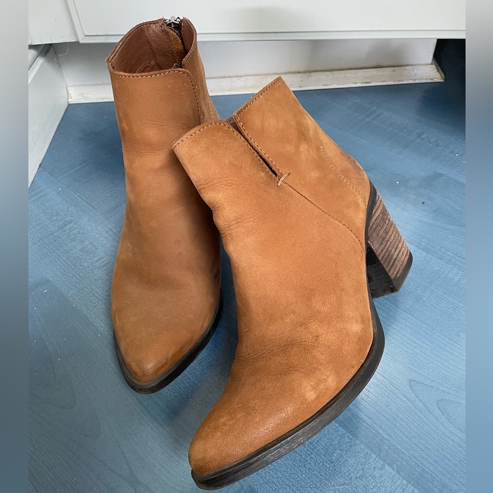 Steve Madden Tan Ankle Boots